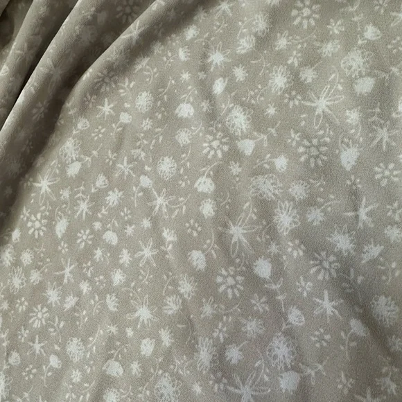 LC Lauren Conrad Cream Floral Blouse - Picture 2 of 5